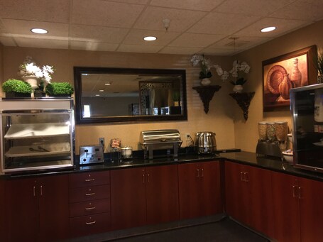 Microtel Inn Suites by Wyndham Indianapolis Airport - Image 20