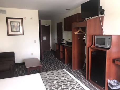 Microtel Inn Suites by Wyndham Indianapolis Airport - Image 63