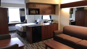 Suite, 1 Queen Bed with Sofa bed