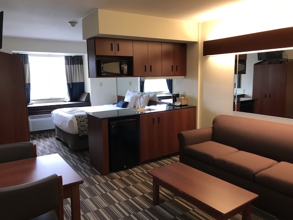 Suite, 1 Queen Bed with Sofa bed