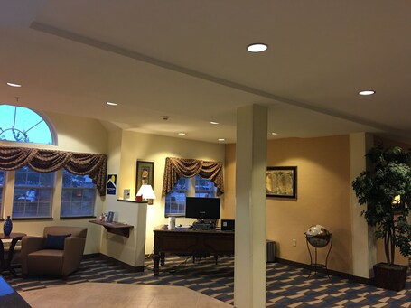 Microtel Inn Suites by Wyndham Indianapolis Airport - Image 4