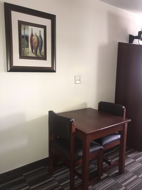 Microtel Inn Suites by Wyndham Indianapolis Airport - Image 49