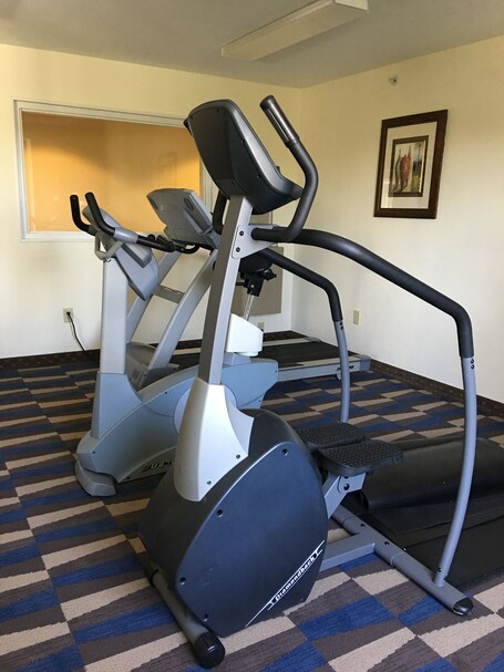Microtel Inn Suites by Wyndham Indianapolis Airport - Image 10