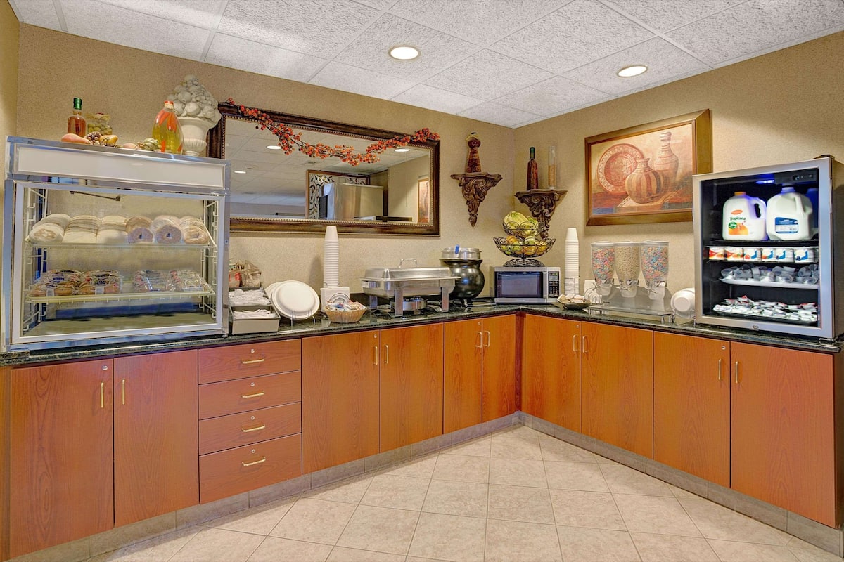 free daily continental breakfast