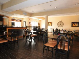 Desayuno bufé gratuito y diario