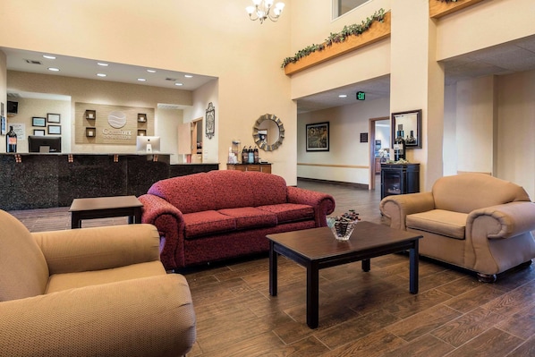 Lobby - Comfort Inn & Suites Walla Walla (Walla Walla)