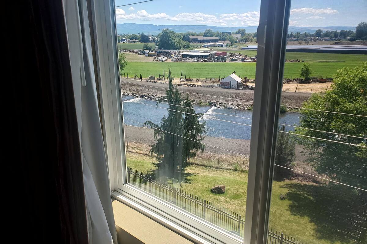 room, 2 queen beds, non smoking, river view | premium bedding, pillow-top beds, desk, iron/ironing board