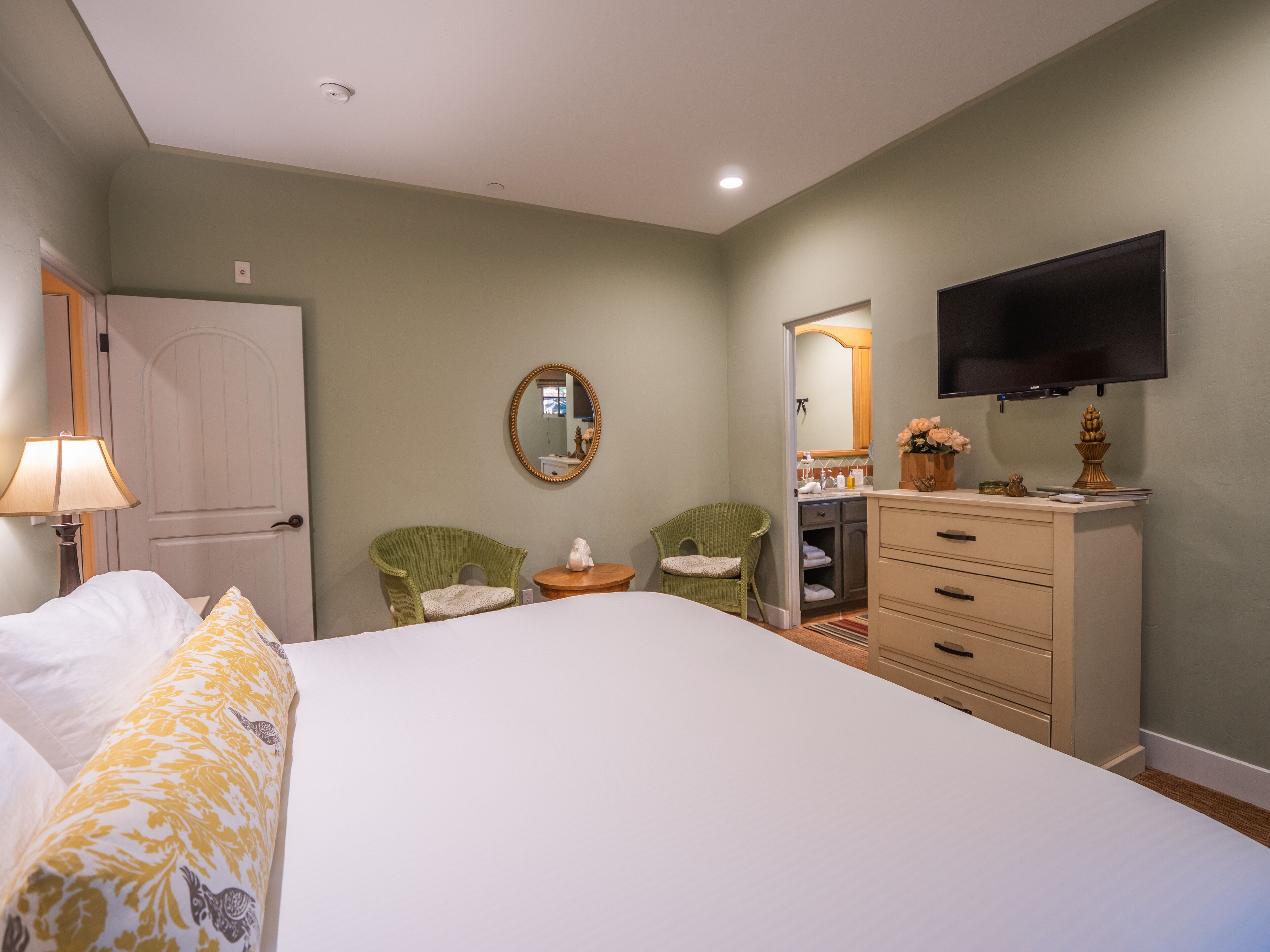 luxury villa, 1 king bed | 1 bedroom, premium bedding, down duvets, pillow-top beds