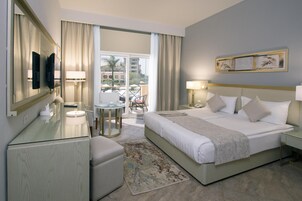 Superior Room | Minibar, in-room safe, blackout drapes, rollaway beds