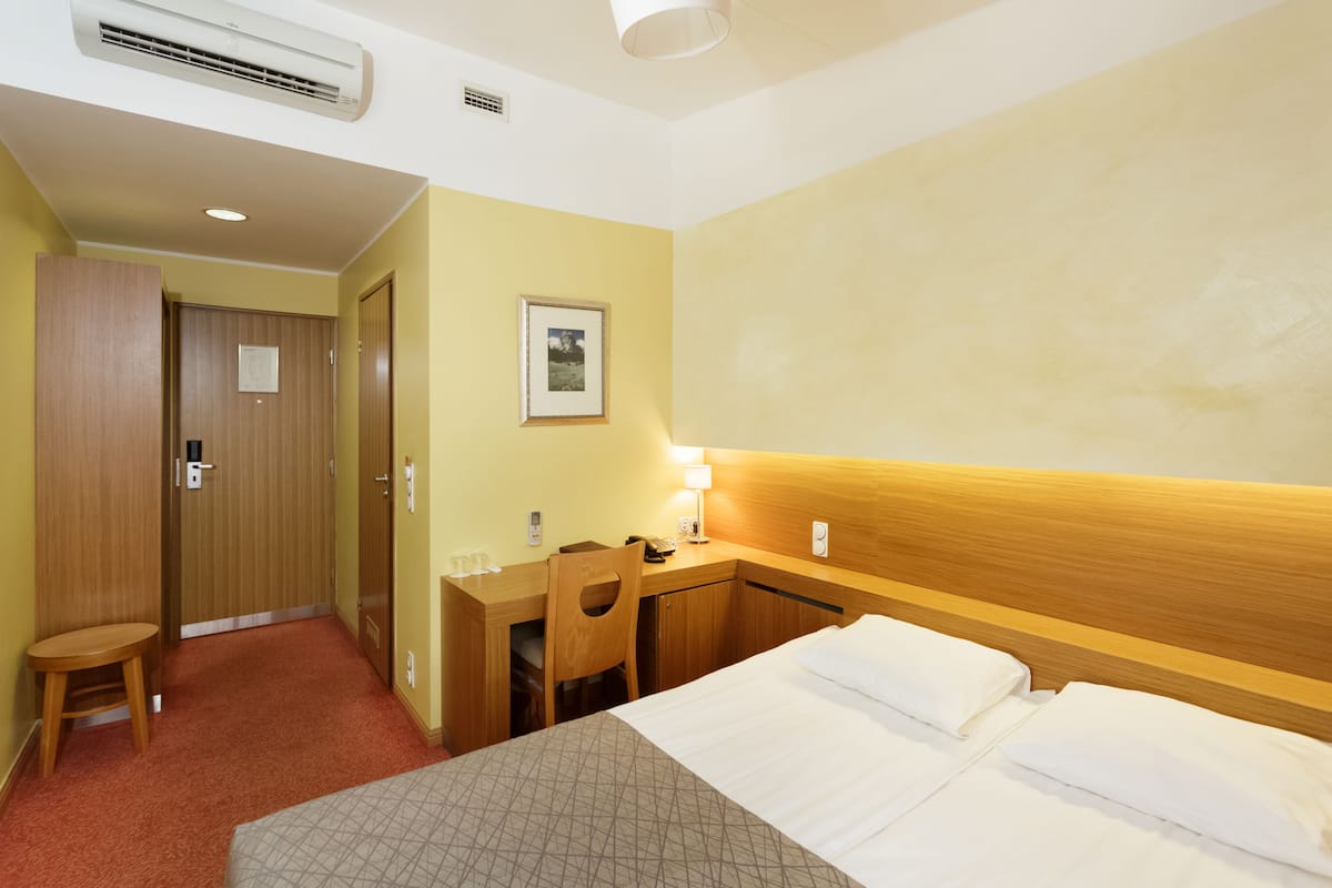 In-room safe, desk, iron/ironing board (on request), WiFi (free)