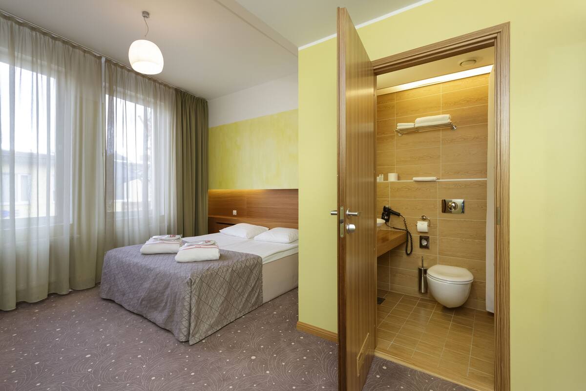 In-room safe, desk, iron/ironing board (on request), WiFi (free)