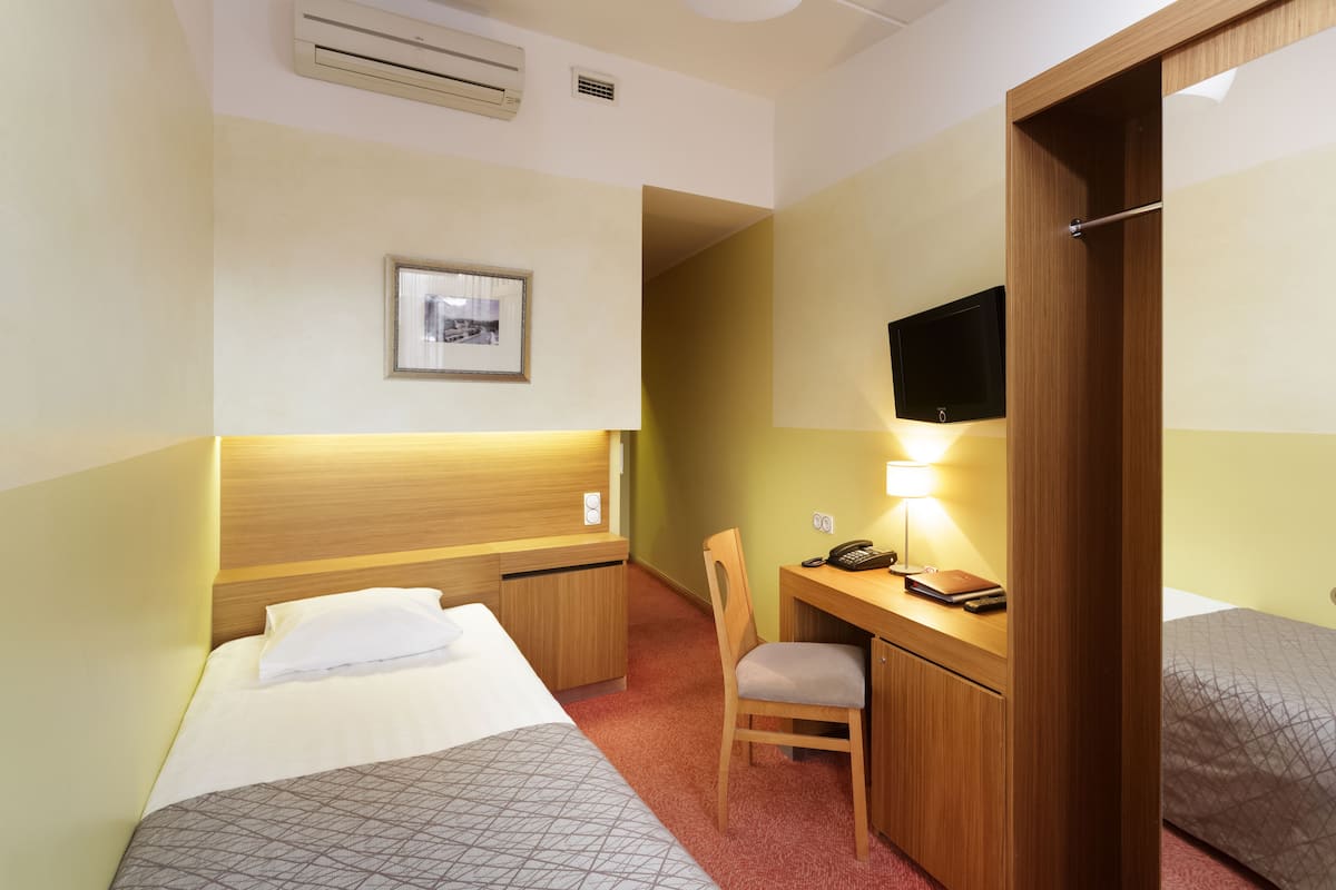 In-room safe, desk, iron/ironing board (on request), WiFi (free)
