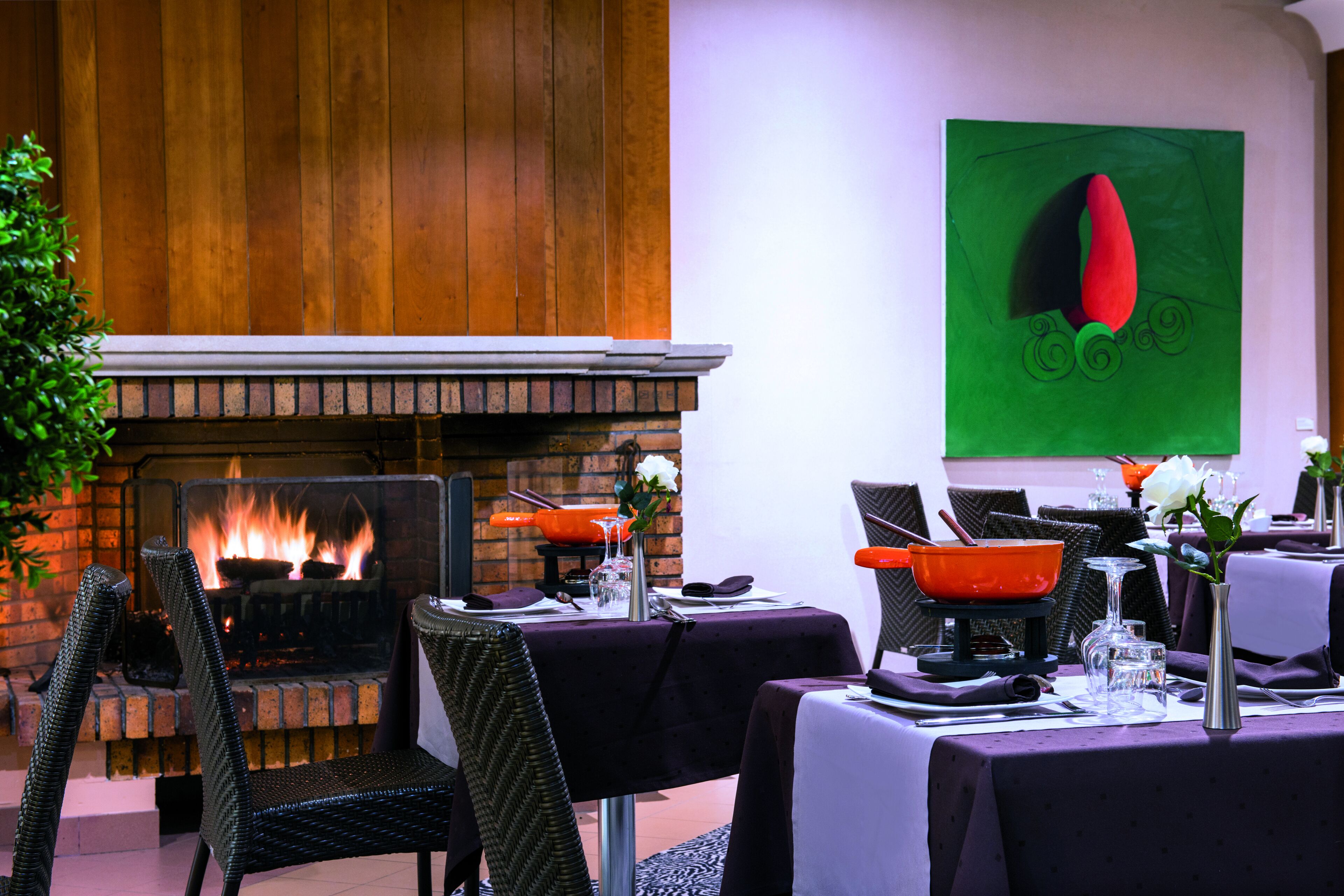 Breakfast, lunch, dinner served; French cuisine, garden views 