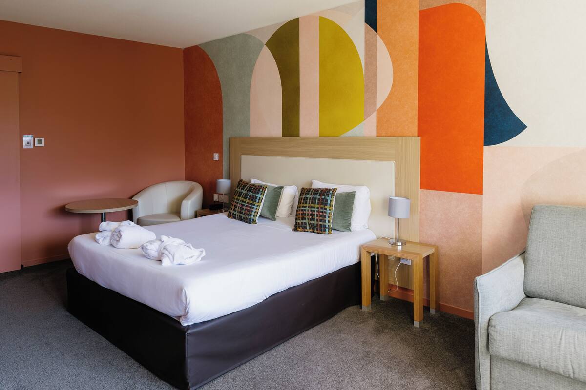 In-room safe, desk, soundproofing, iron/ironing board (on request)