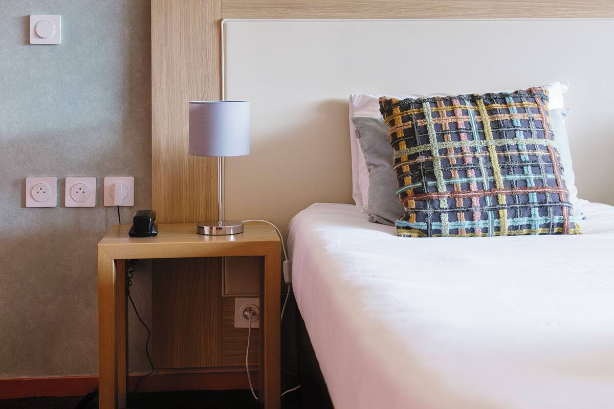 In-room safe, desk, soundproofing, iron/ironing board (on request)