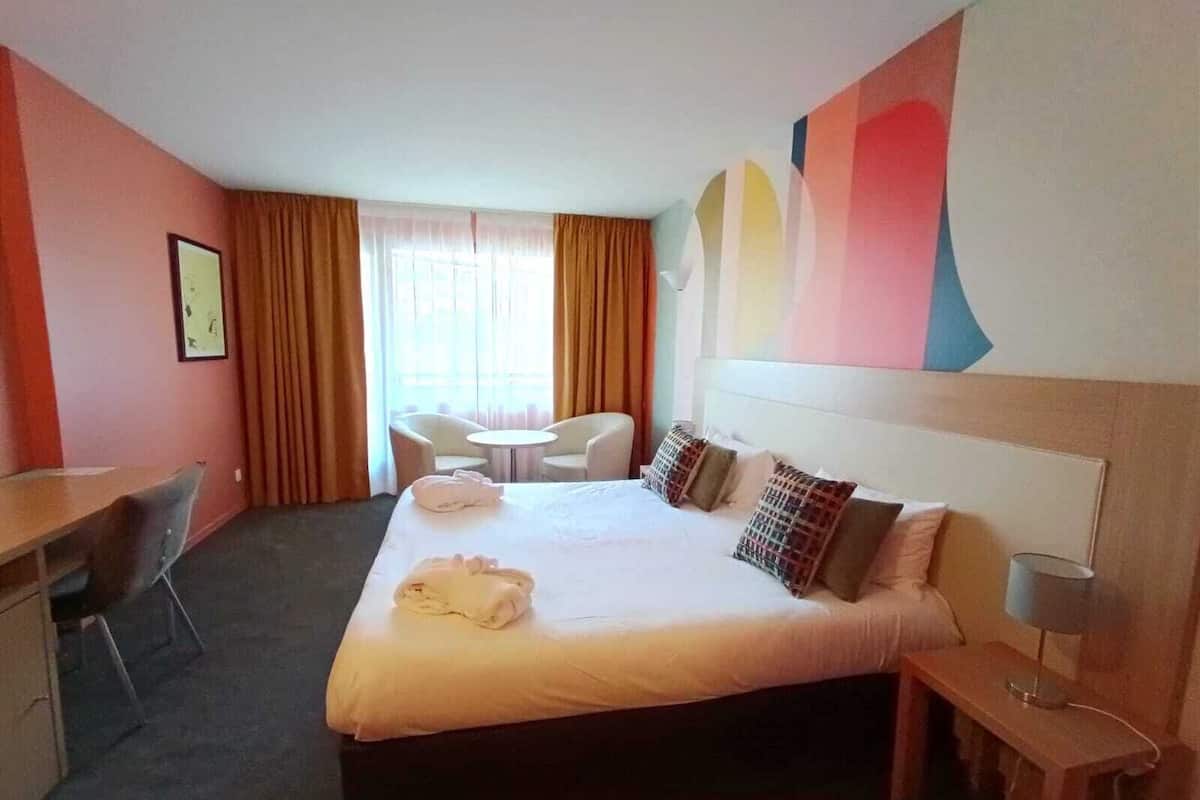 In-room safe, desk, soundproofing, iron/ironing board