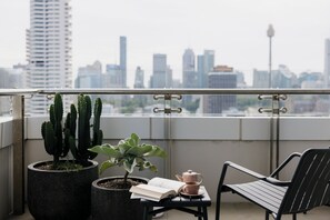 Suite, 1 King Bed, Balcony (City Skyline View, High Floor) | Premium bedding, minibar, in-room safe, desk - Hotel Indigo Sydney Potts Point by IHG (Potts Point)