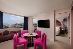 Suite, 1 Bedroom, Harbour View (High Floor) | City view