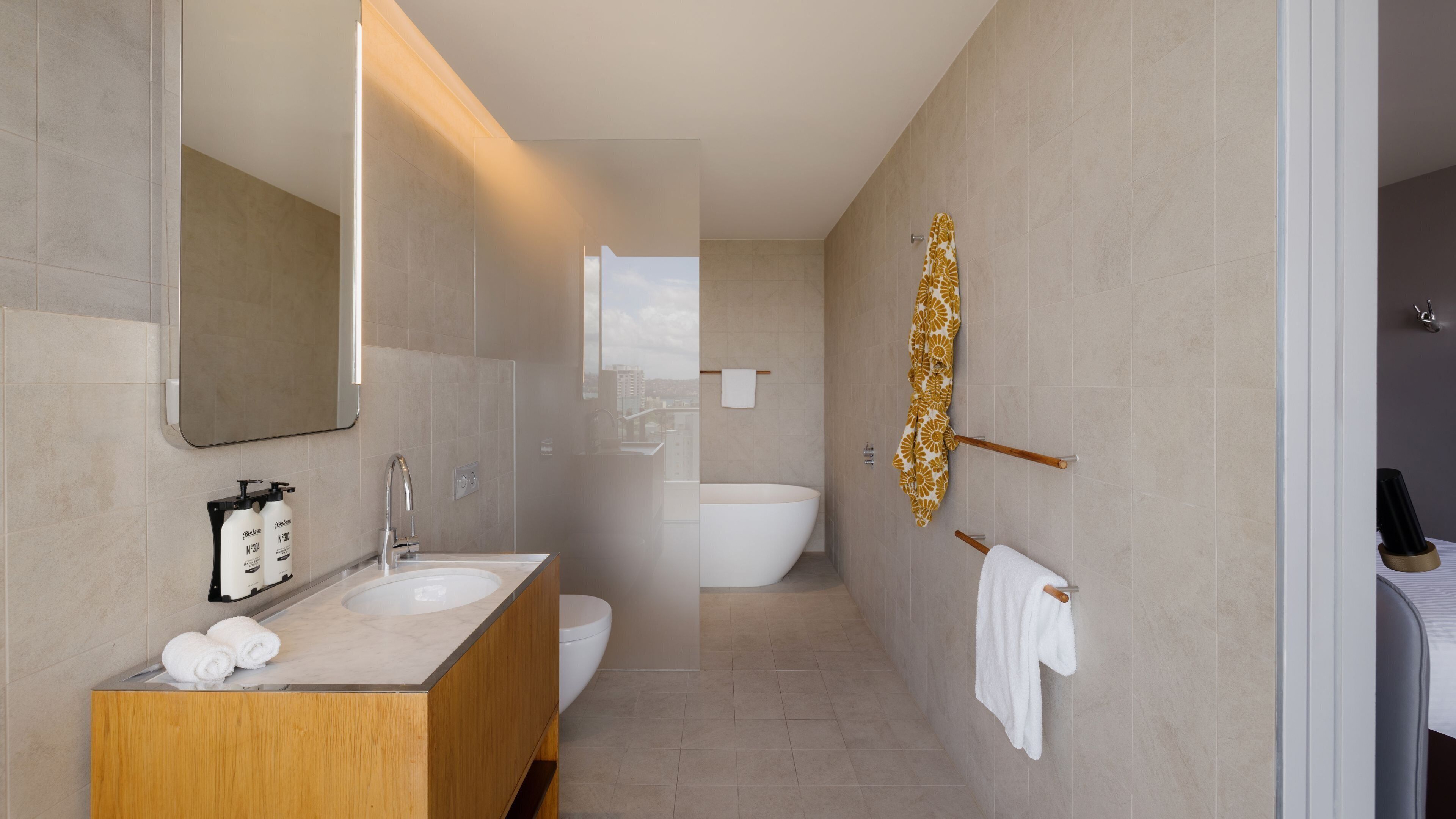 studio suite, 1 king bed, balcony, harbour view (high floor) | 1 bedroom, premium bedding, minibar, in-room safe