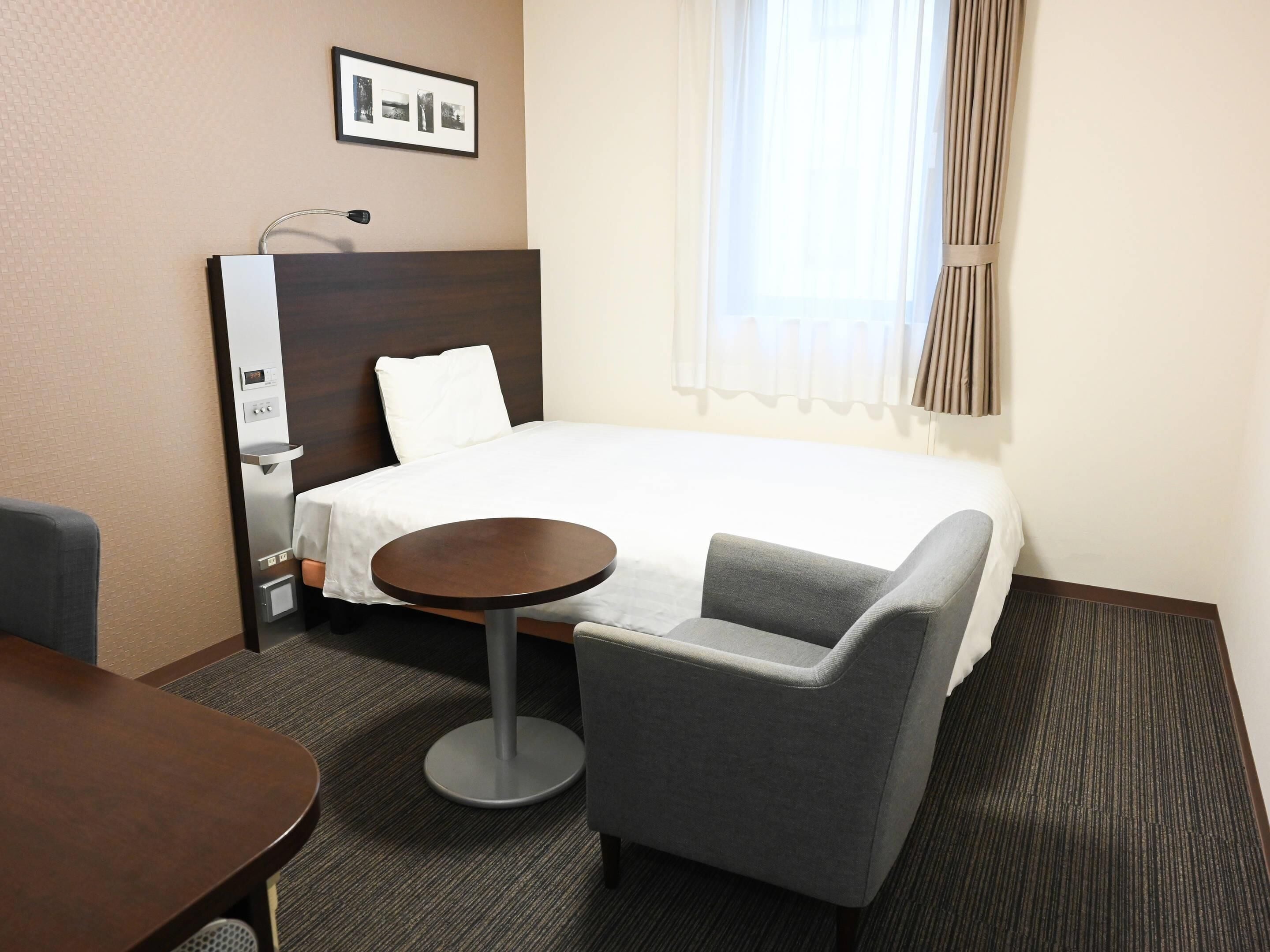 Habitación superior, 1 cama matrimonial, para no fumadores | Escritorio, espacio para trabajar con laptop y cortinas blackout 