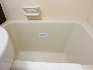 Escritorio, espacio para trabajar con un portátil, cortinas opacas