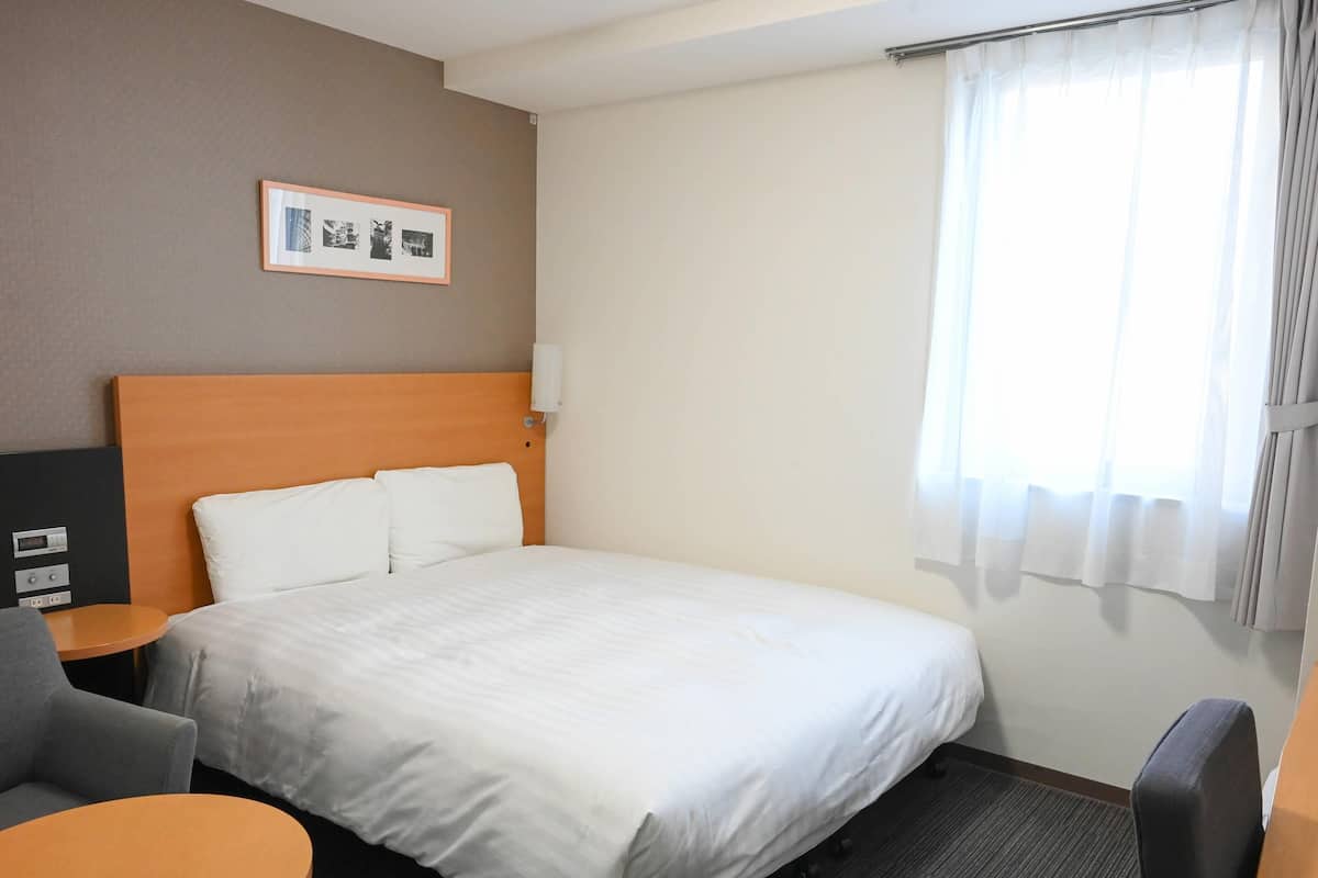 Standardværelse - 1 queensize-seng - ikke-ryger | Skrivebord, arbejdsområde til bærbare computere, mørklægningsgardiner