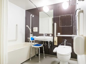 Desk, laptop workspace, blackout drapes, soundproofing - Comfort Hotel Sendai West (Sendai)