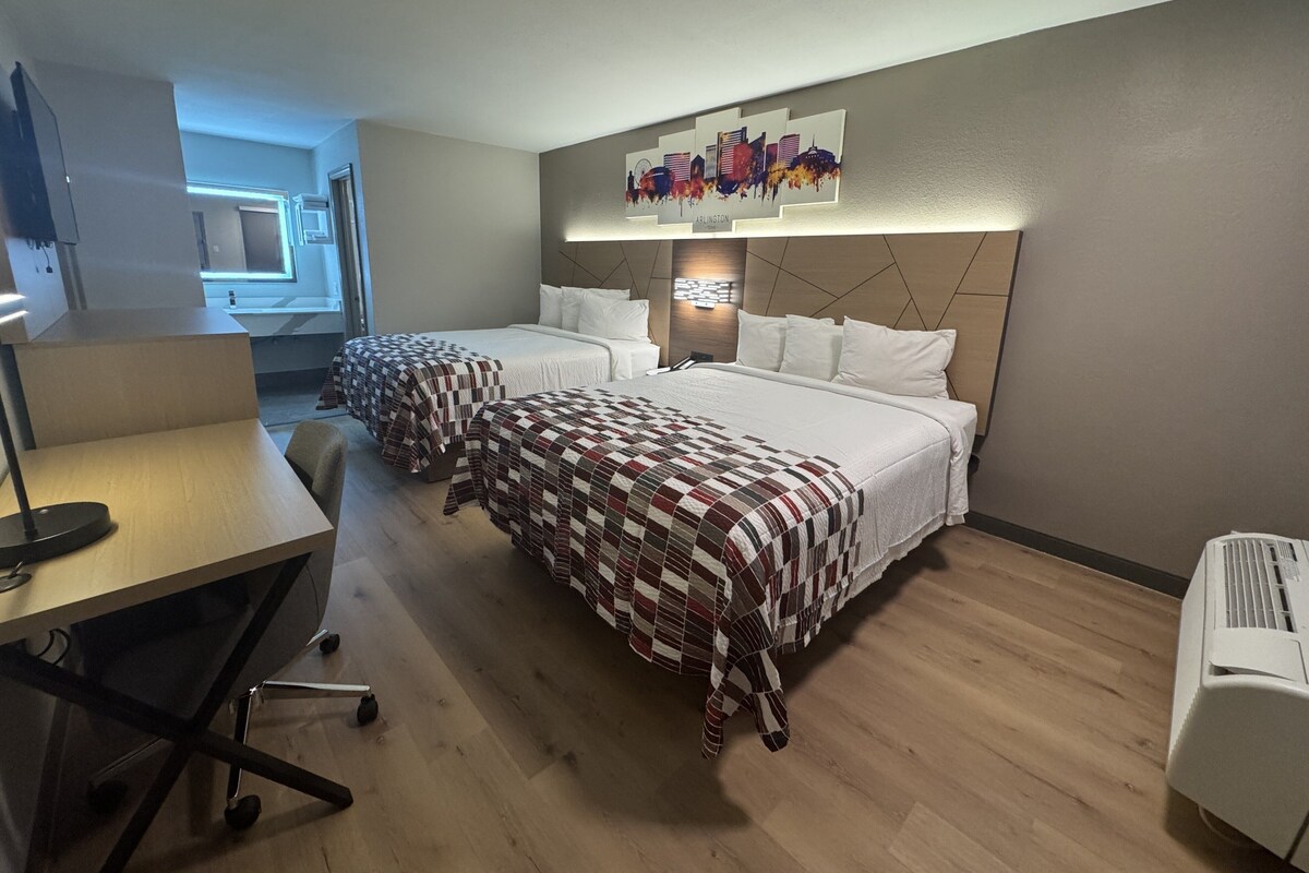 Rom – deluxe, 2 queensize-senger, ikke-røyk | Skrivebord, skrivebord for bærbar PC og blendingsgardiner