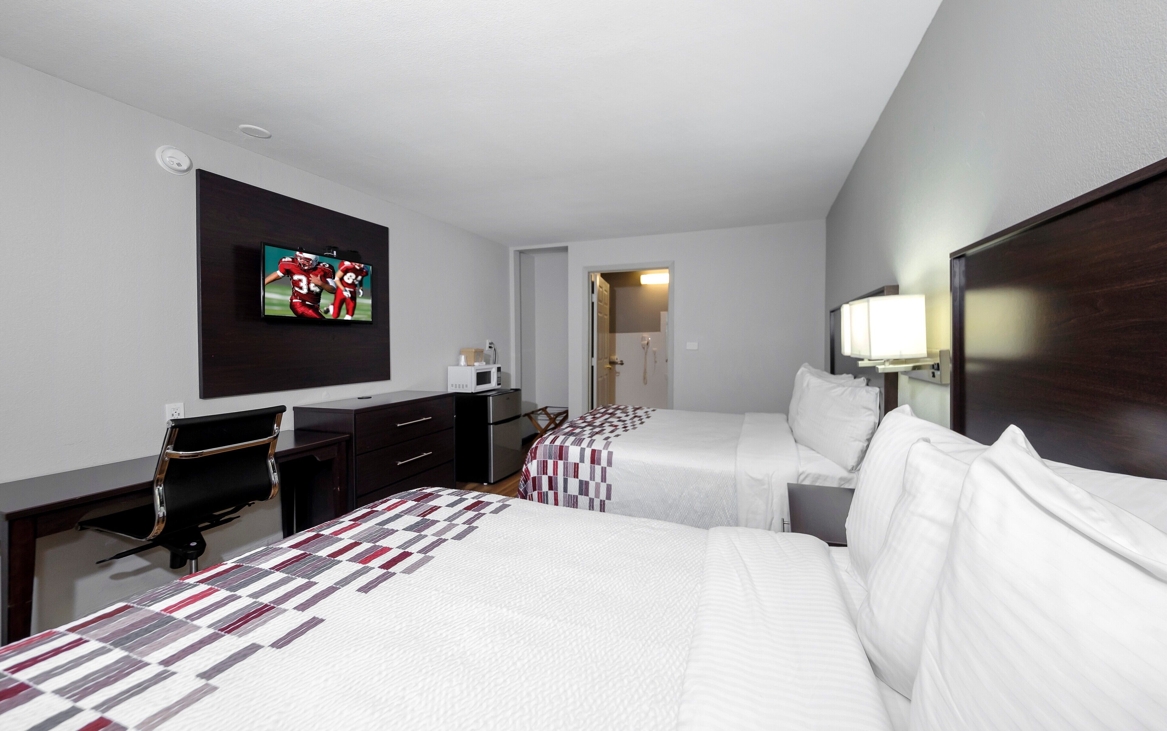 Deluxe Room, 2 Double Beds, Accessible, Non Smoking (Roll-In Shower)