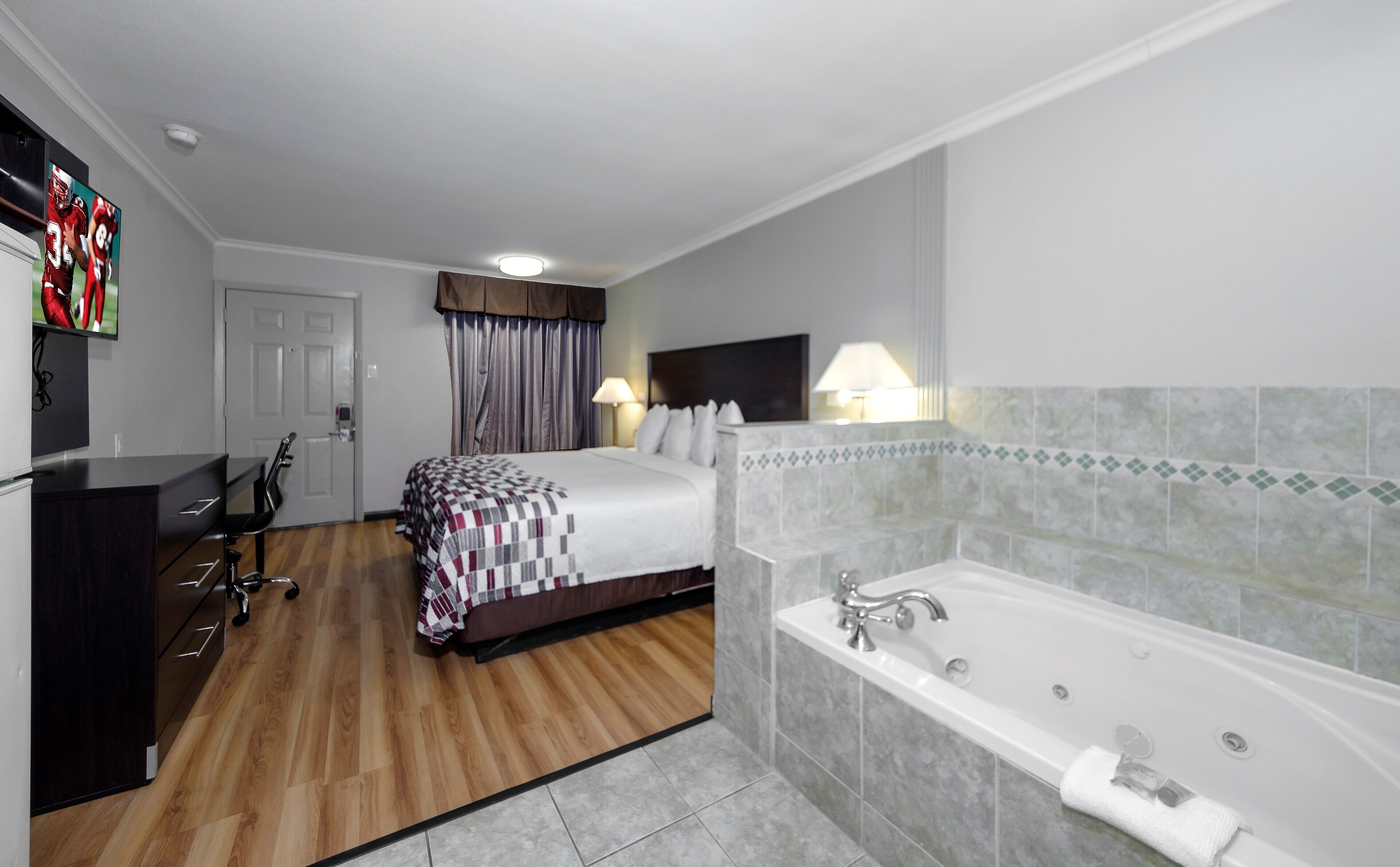 Suite, 1 King Bed, Non Smoking, Jetted Tub