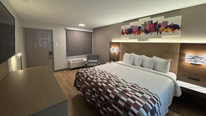 Superior Room, 1 King Bed, Non Smoking - Red Roof Inn Arlington - Entertainment District (Arlington)