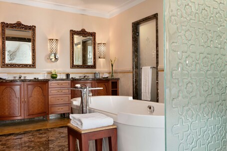 Shangri La, Qaryat Al Beri, Abu Dhabi - Image 139