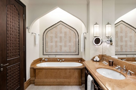 Shangri La, Qaryat Al Beri, Abu Dhabi - Image 123
