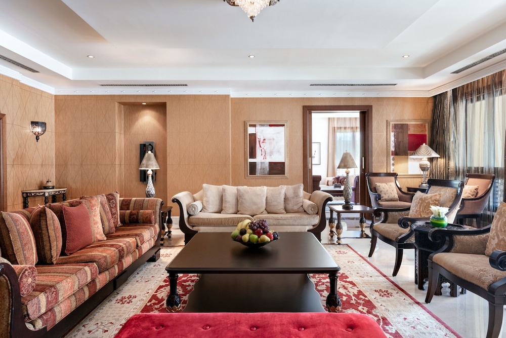 Shangri-La Qaryat Al Beri, Abu Dhabi by null