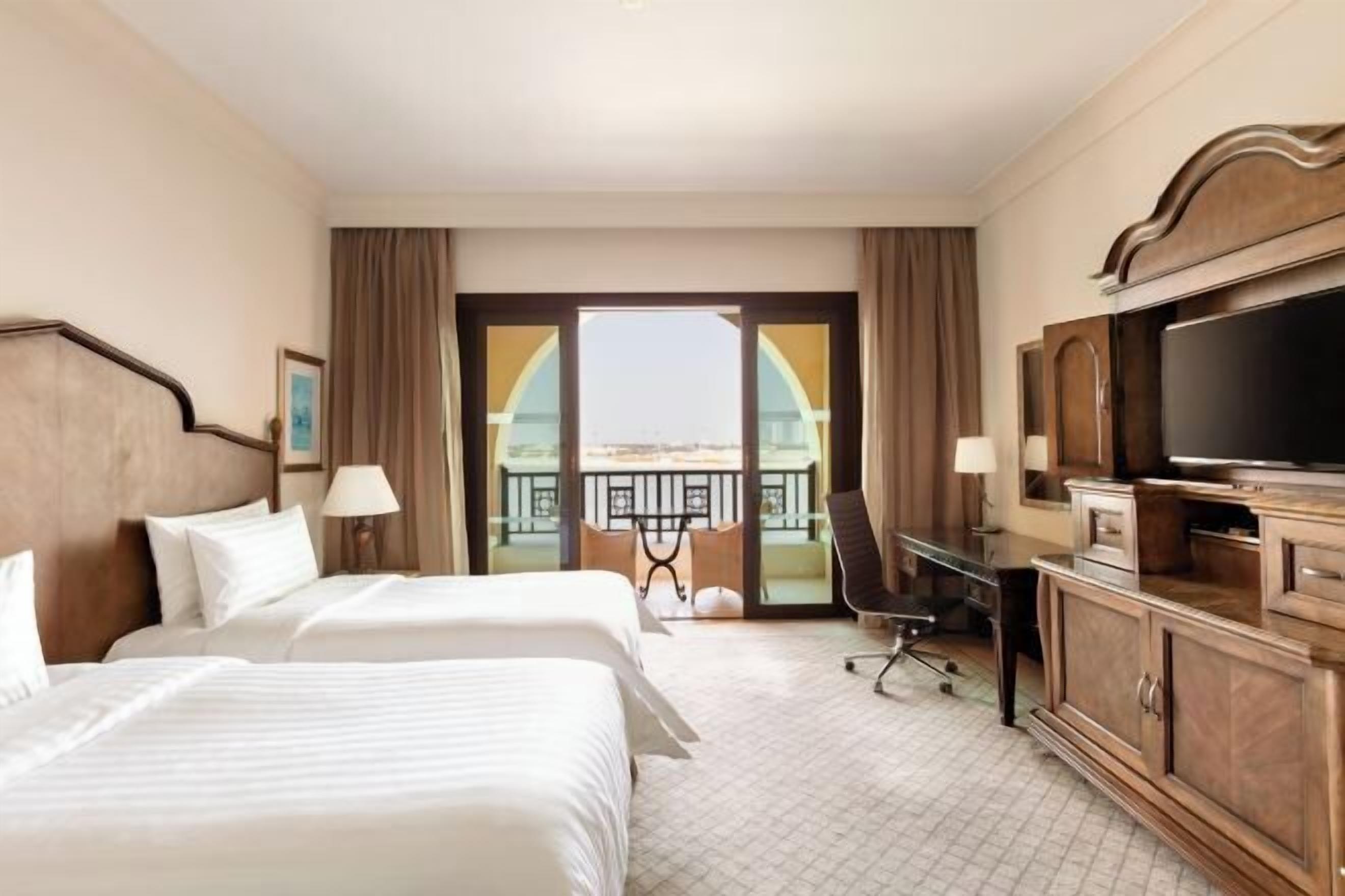 Ropa de cama de alta calidad y minibar 