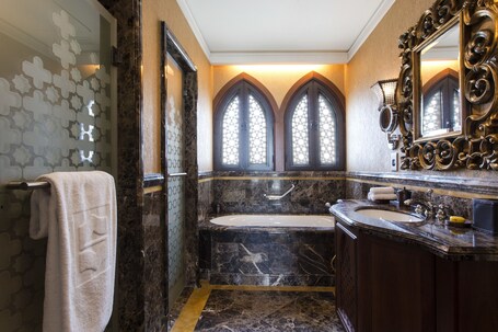 Shangri La, Qaryat Al Beri, Abu Dhabi - Image 60