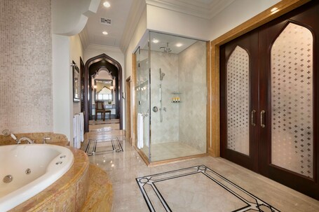 Shangri La, Qaryat Al Beri, Abu Dhabi - Image 103