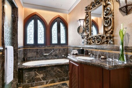 Shangri La, Qaryat Al Beri, Abu Dhabi - Image 59