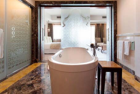 Shangri La, Qaryat Al Beri, Abu Dhabi - Image 38