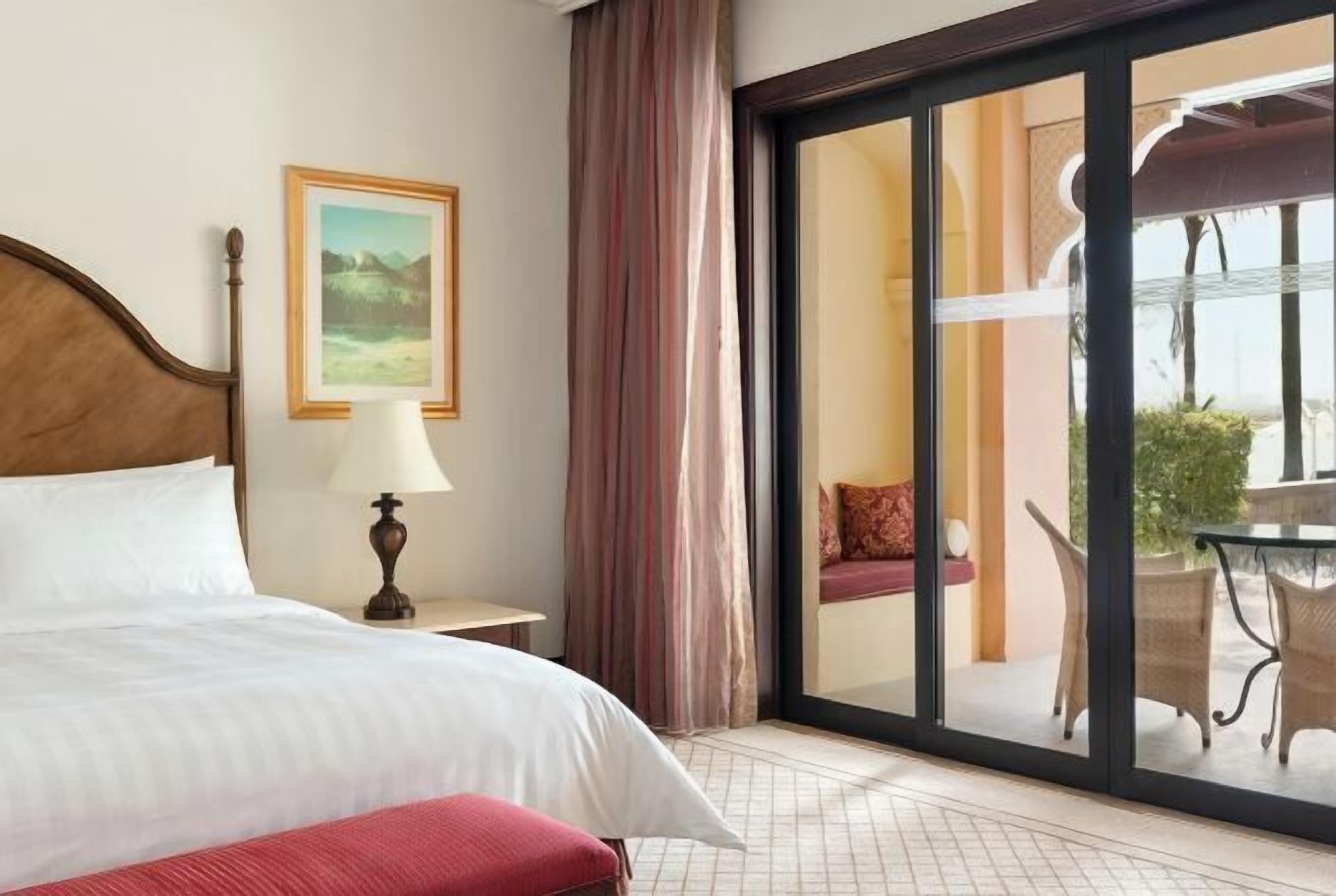 Ropa de cama de alta calidad y minibar 