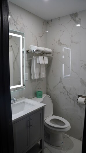 Bathroom - Best Way Inn (Rockfall)