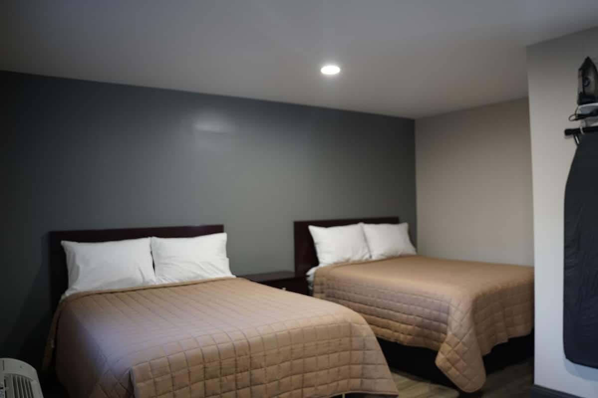 Bureau, fer et planche à repasser, Wi-Fi gratuit, draps fournis