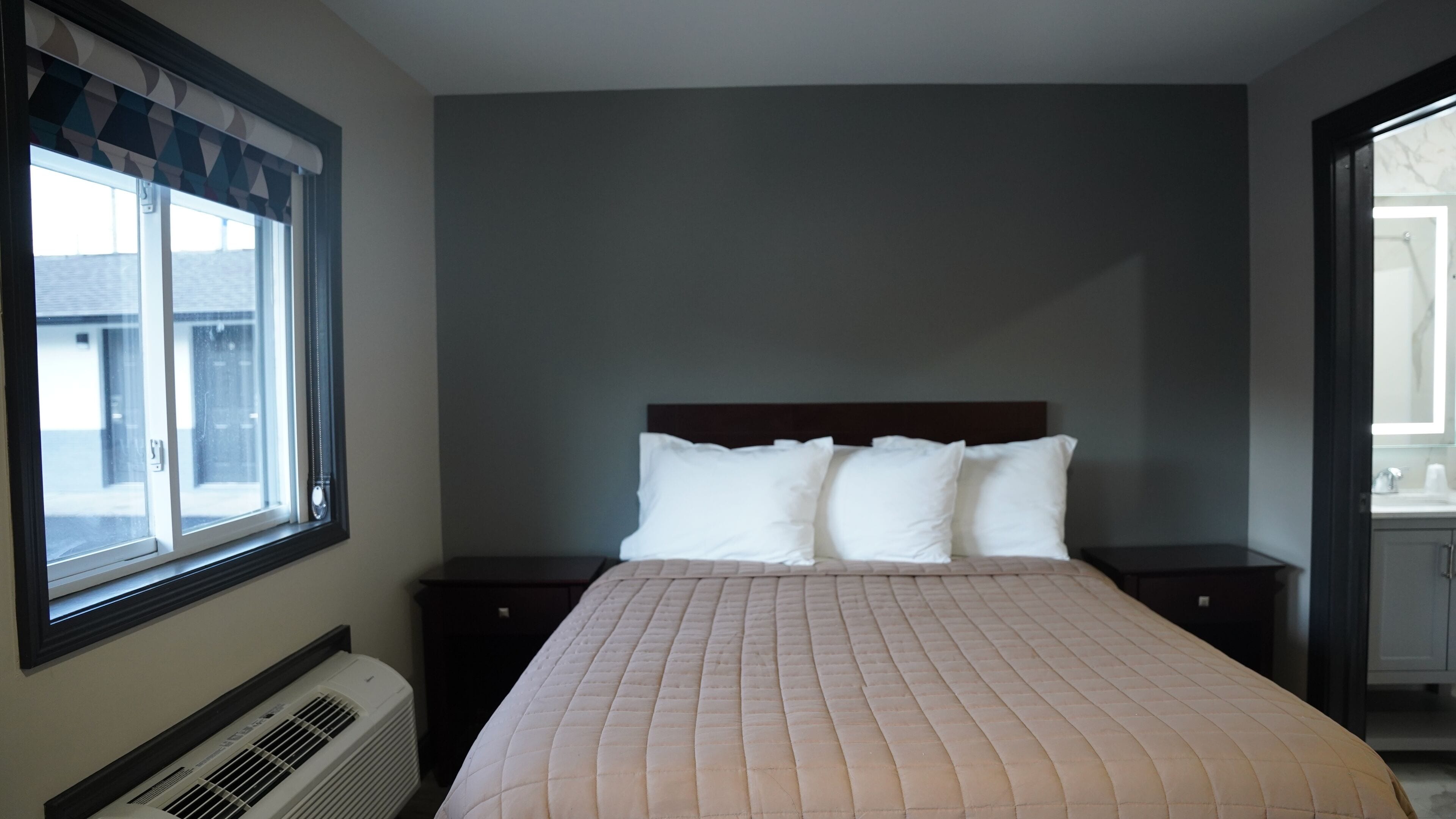 Skrivebord, strygejern/strygebræt, gratis Wi-Fi, sengetøj