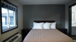 Bureau, fer et planche à repasser, Wi-Fi gratuit, draps fournis