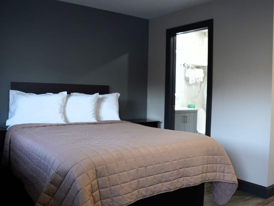 Desk, iron/ironing board, free WiFi, bed sheets