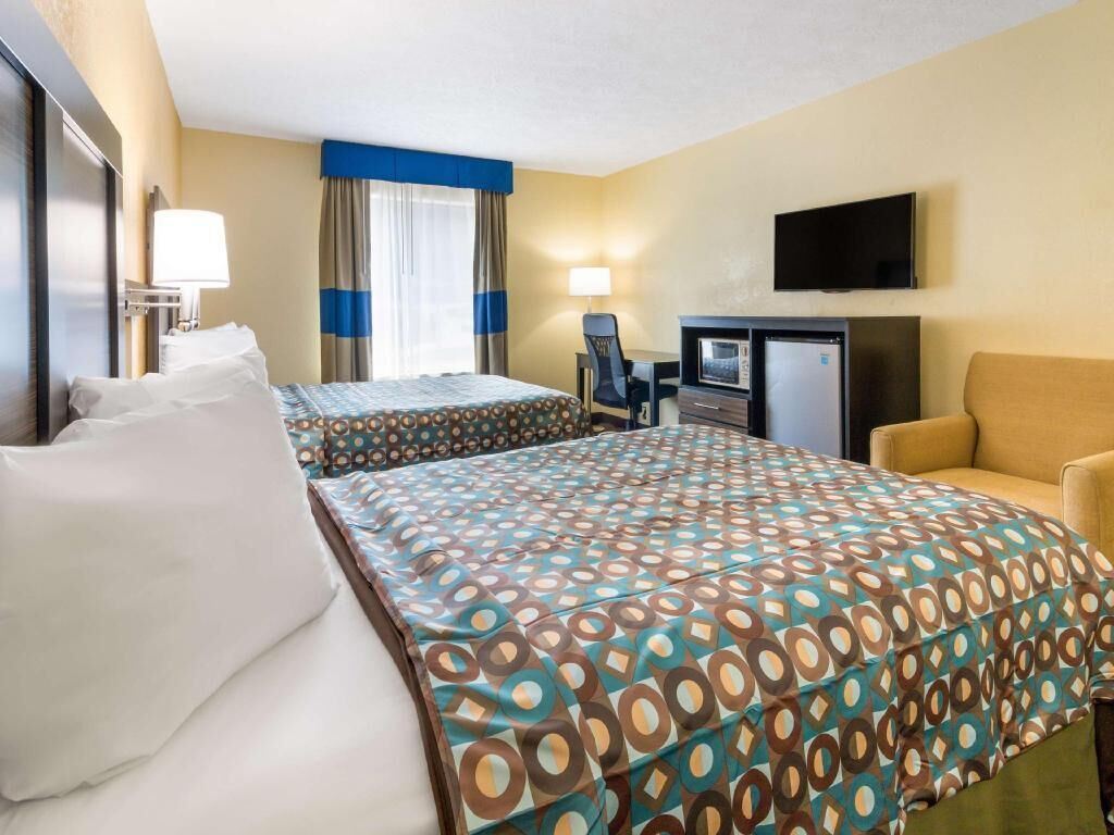 Iron/ironing board, cribs/infant beds, rollaway beds, free WiFi