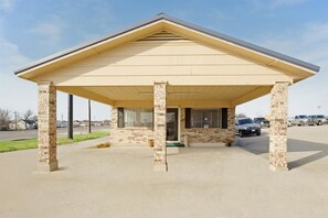Exterior - Americas Best Value Inn Gainesville, TX (Gainesville)