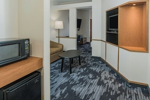 Hypo-allergenic bedding, desk, laptop workspace, blackout drapes - Fairfield Inn & Suites Ruston (Ruston)