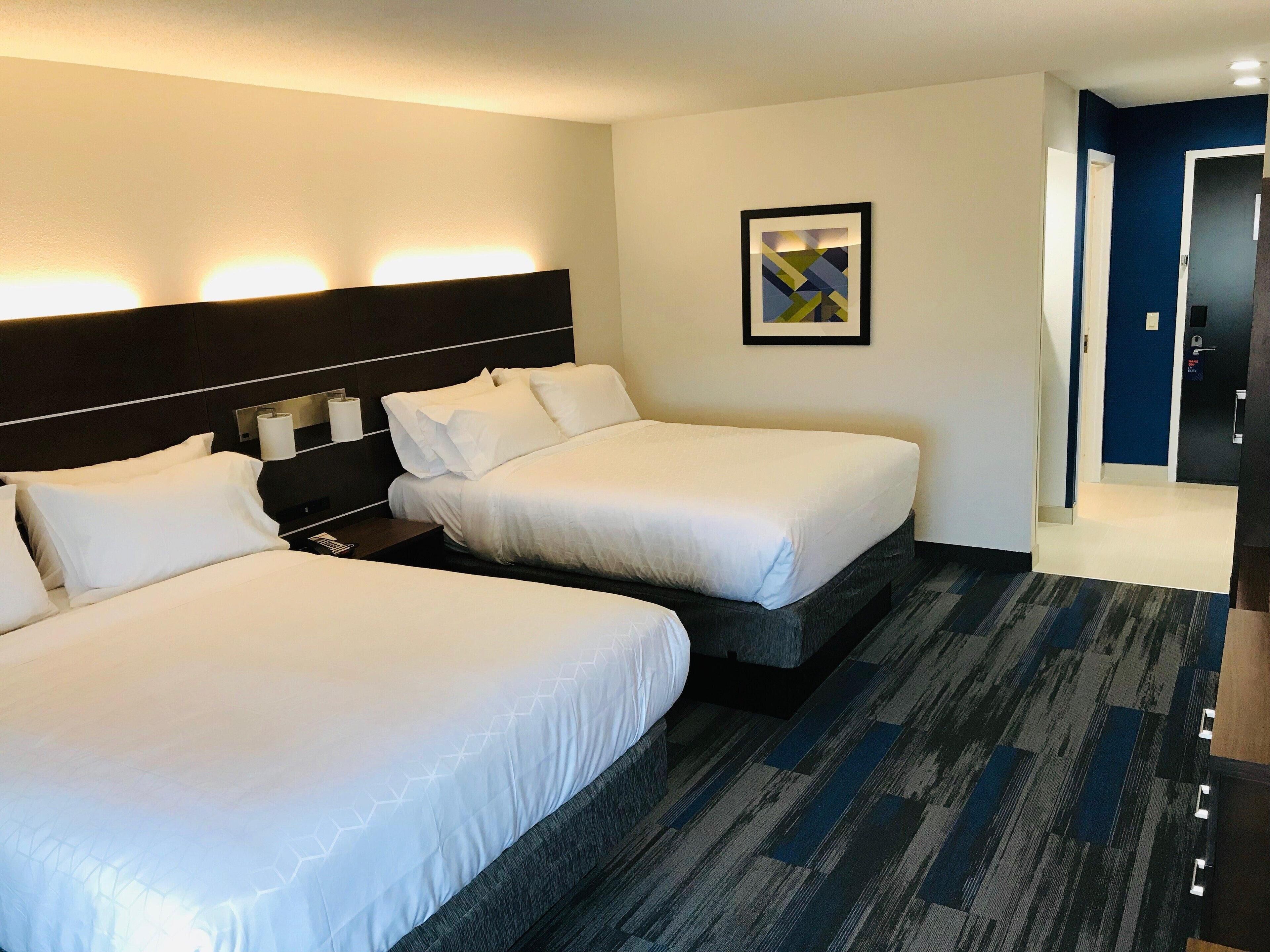 Premium bedding, in-room safe, desk, laptop workspace