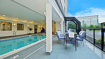 Indendørs pool